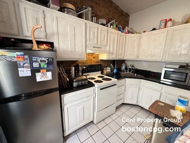 17 Greenough Ln #4 - Photo 3 of 8