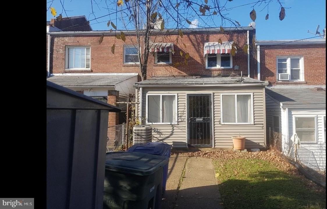 1143 19th St Ne - Photo 5 of 13
