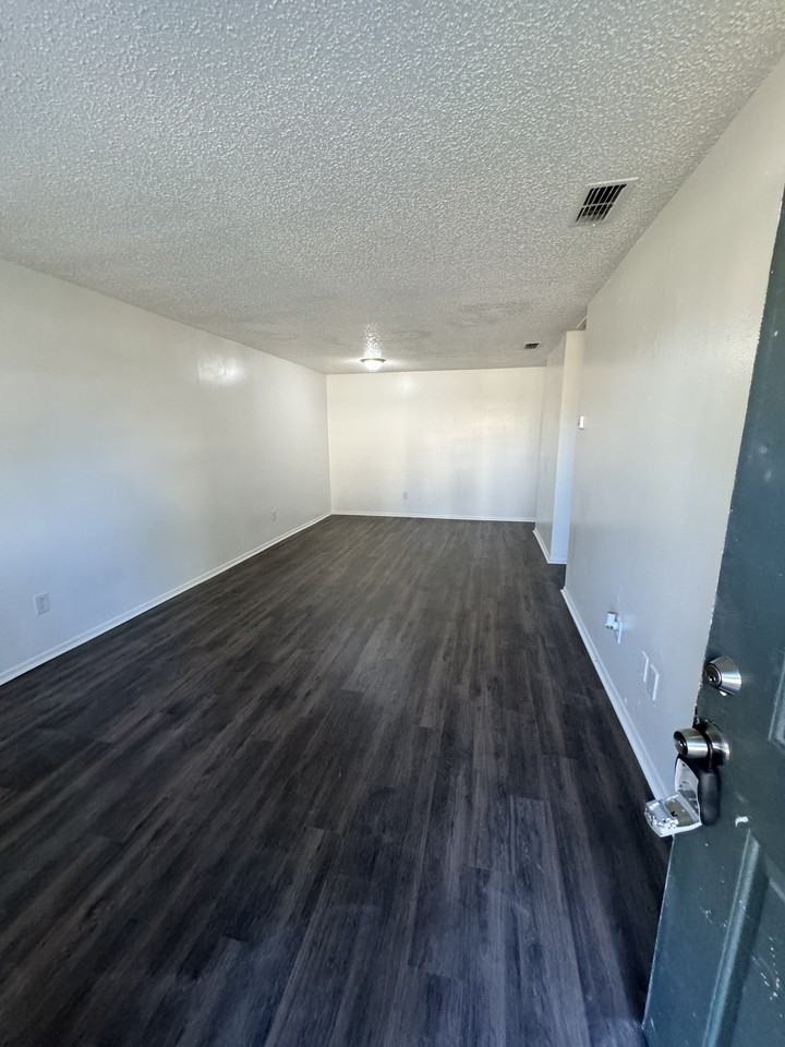 Channel View Condos - Photo 5 of 10