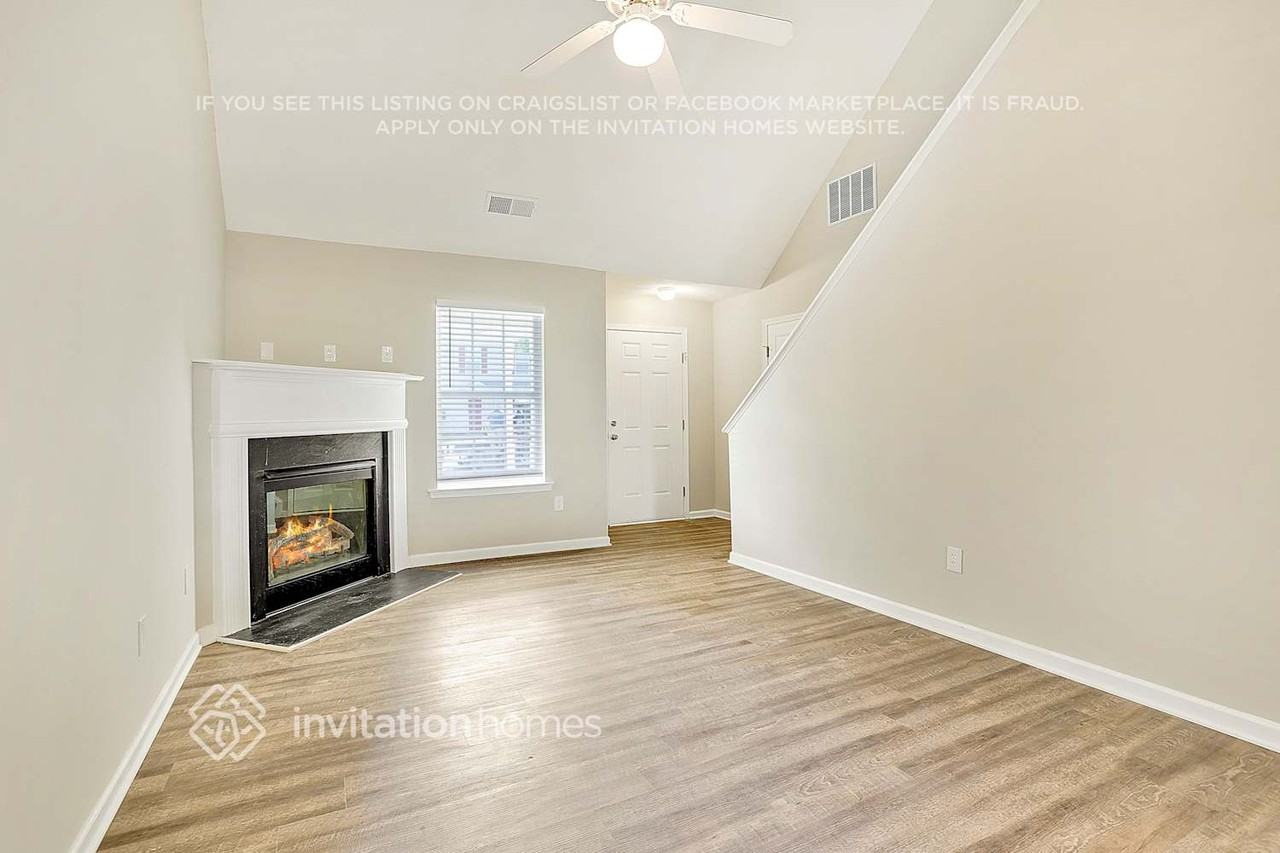 433 Kara Ln - Photo 2 of 21