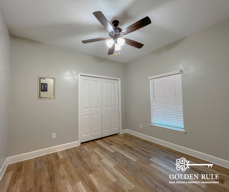 25726 Southwestavenue - Photo 4 of 12
