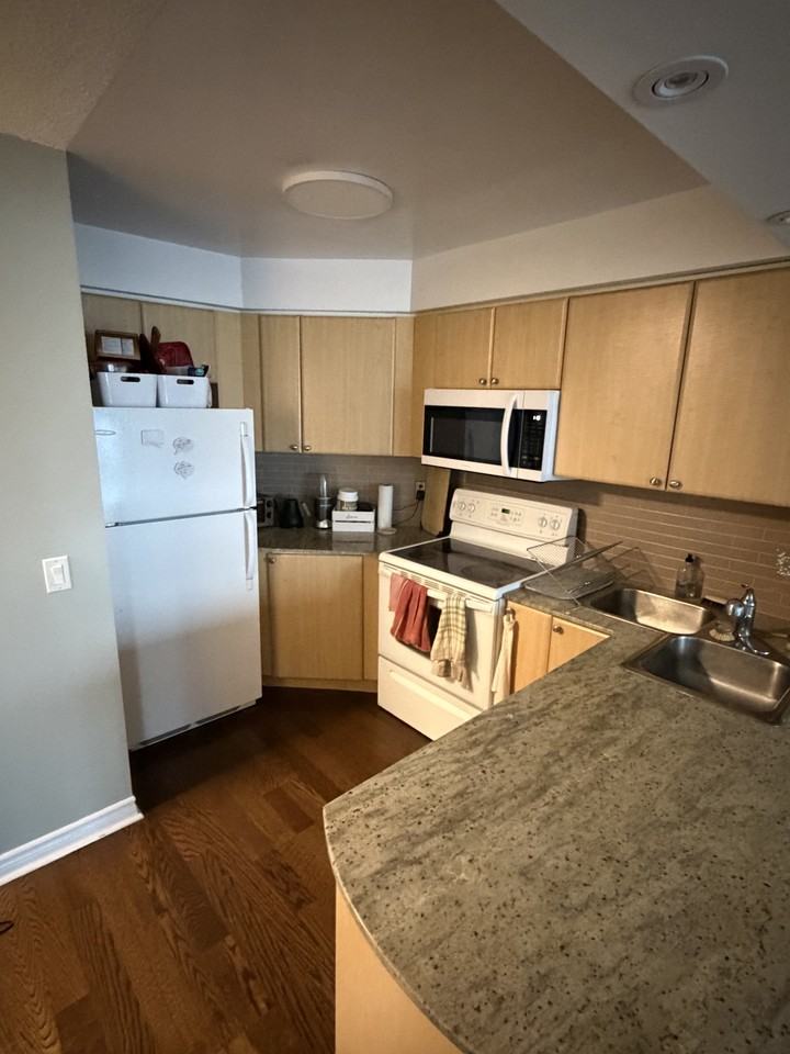 763 Bay Street #13 - Photo 7 of 13