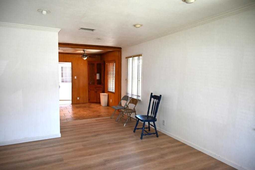 1325 W 34th St - Photo 2 of 19