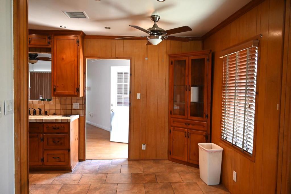 1325 W 34th St - Photo 3 of 19