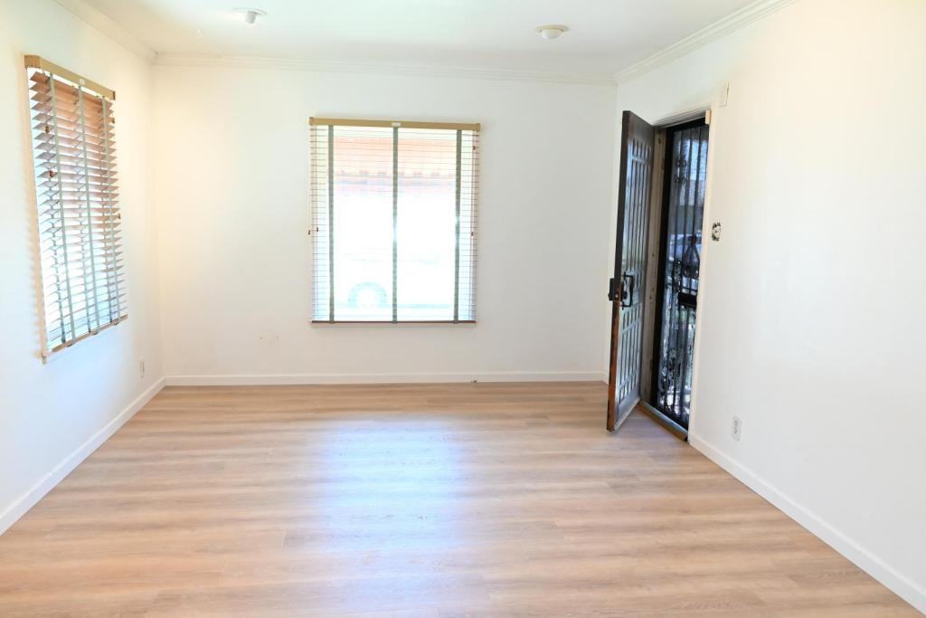 1325 W 34th St - Photo 4 of 19