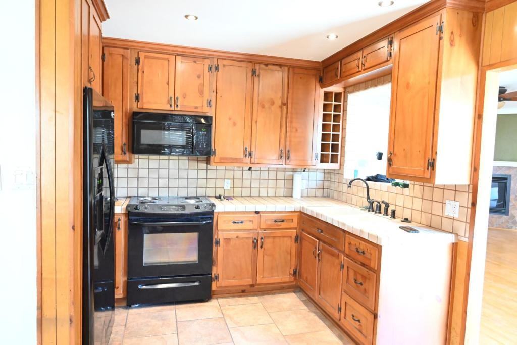 1325 W 34th St - Photo 5 of 19