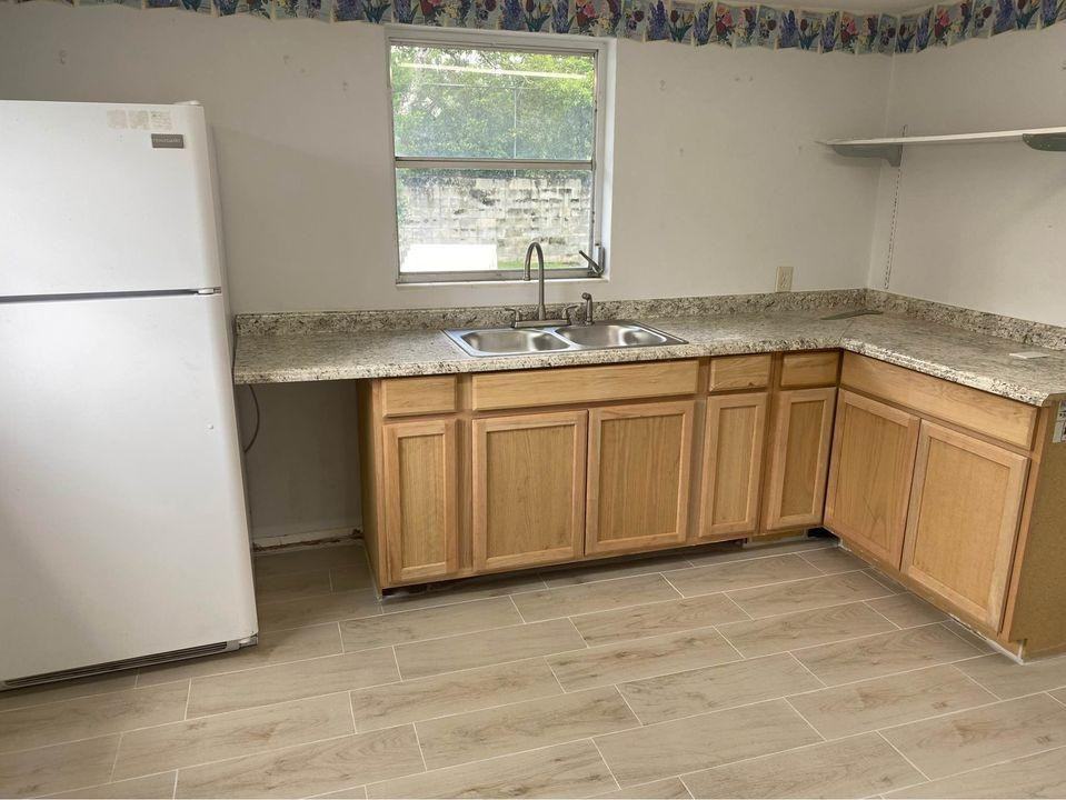 18 N Melbourne St - Photo 3 of 6