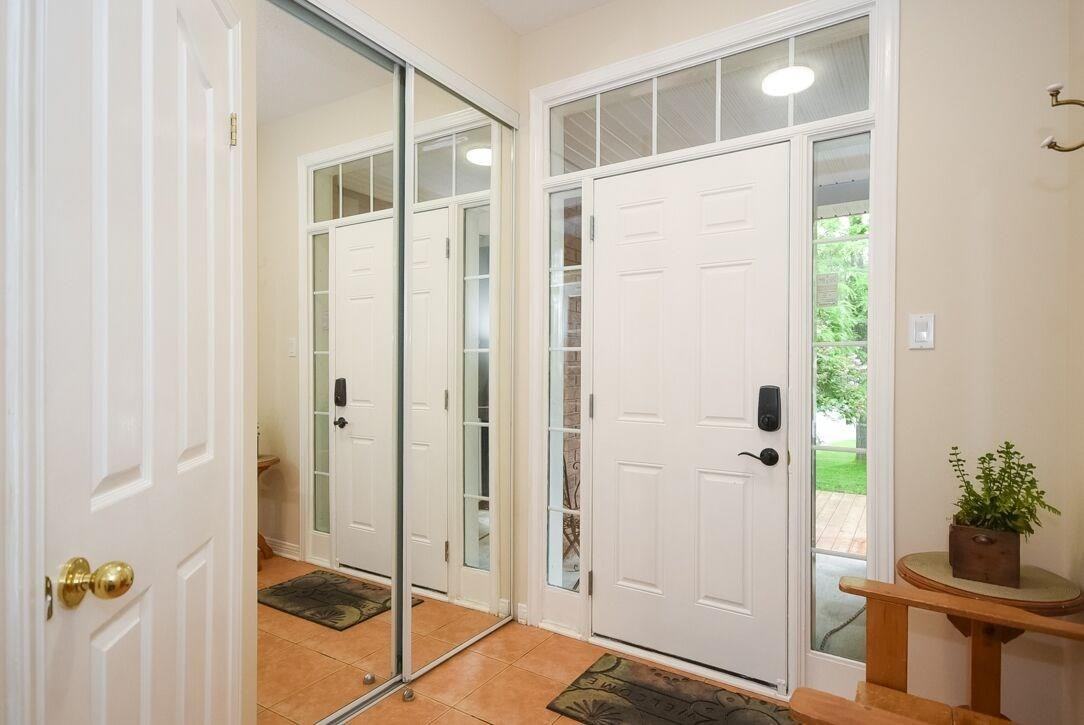 933 Markwick Crescent - Photo 4 of 22