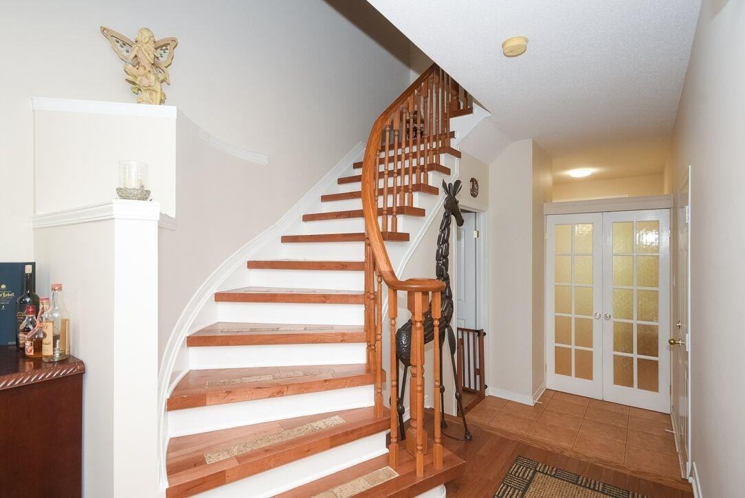 933 Markwick Crescent - Photo 7 of 22