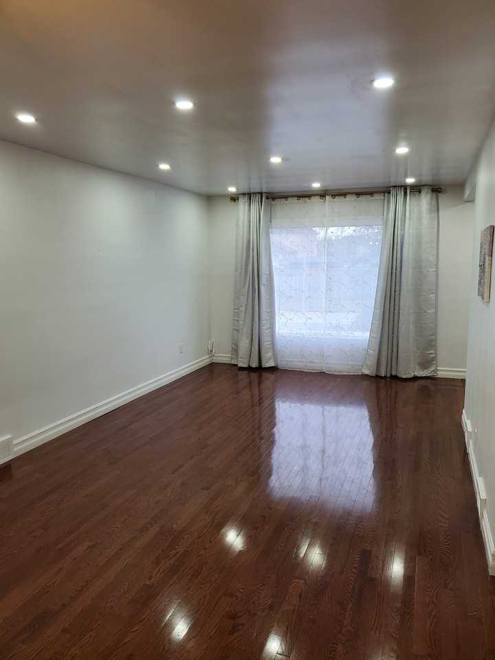 58 Terraview Boulevard - Photo 2 of 9