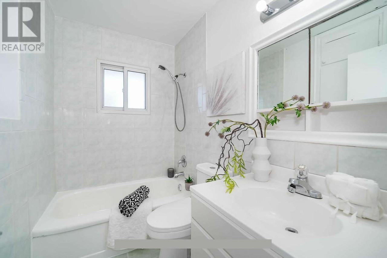 58 Terraview Boulevard - Photo 7 of 9
