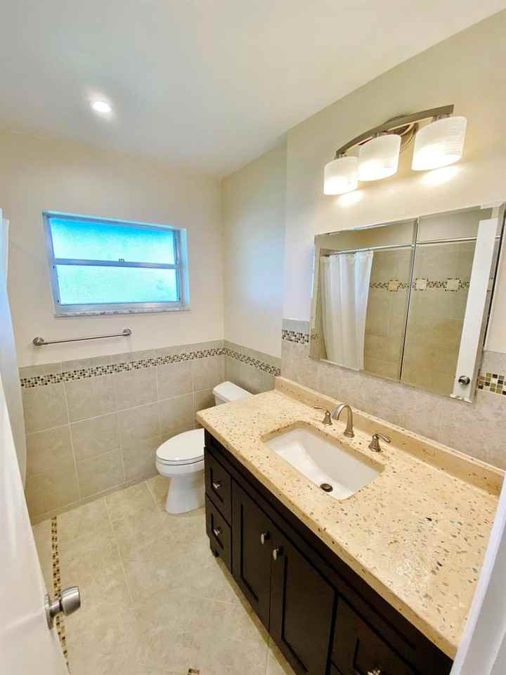 5170 Southwest 40th Avenue #4E - Photo 6 of 6