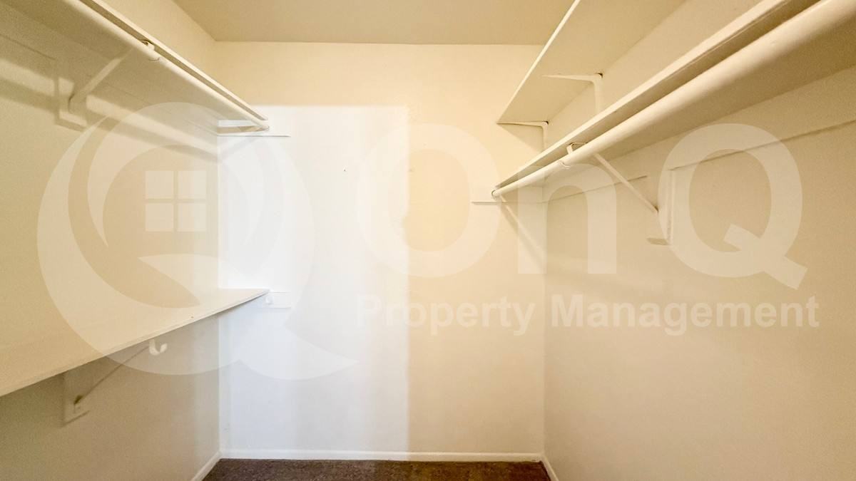 3132 W Harmont Dr - Photo 3 of 10