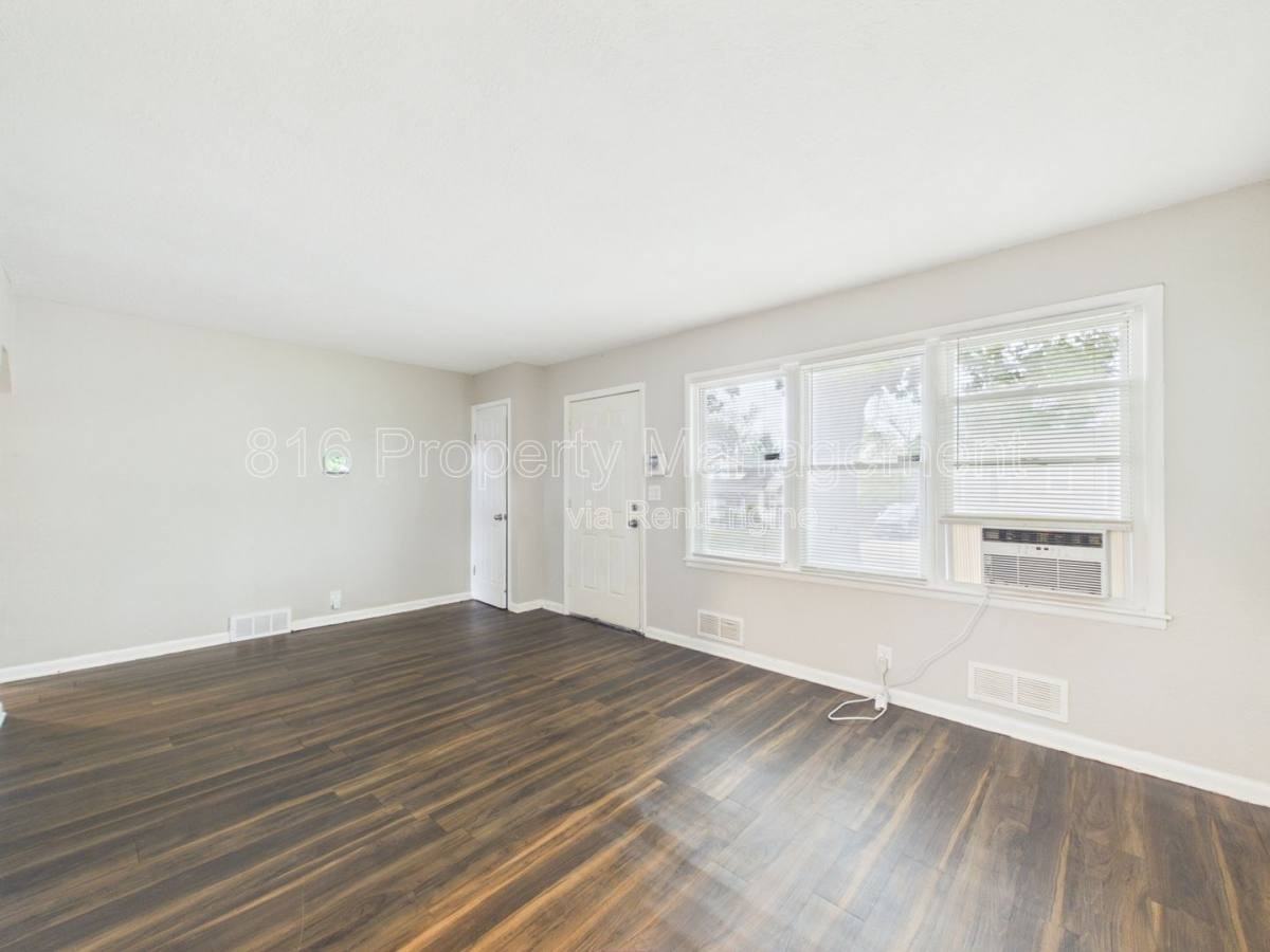 7426 Indiana Ave - Photo 2 of 10