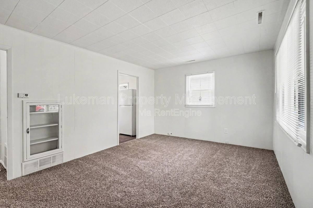 2321 Hazel Ave - Photo 2 of 10