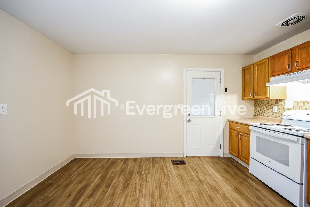 4325 Beechmont Dr - Photo 5 of 15