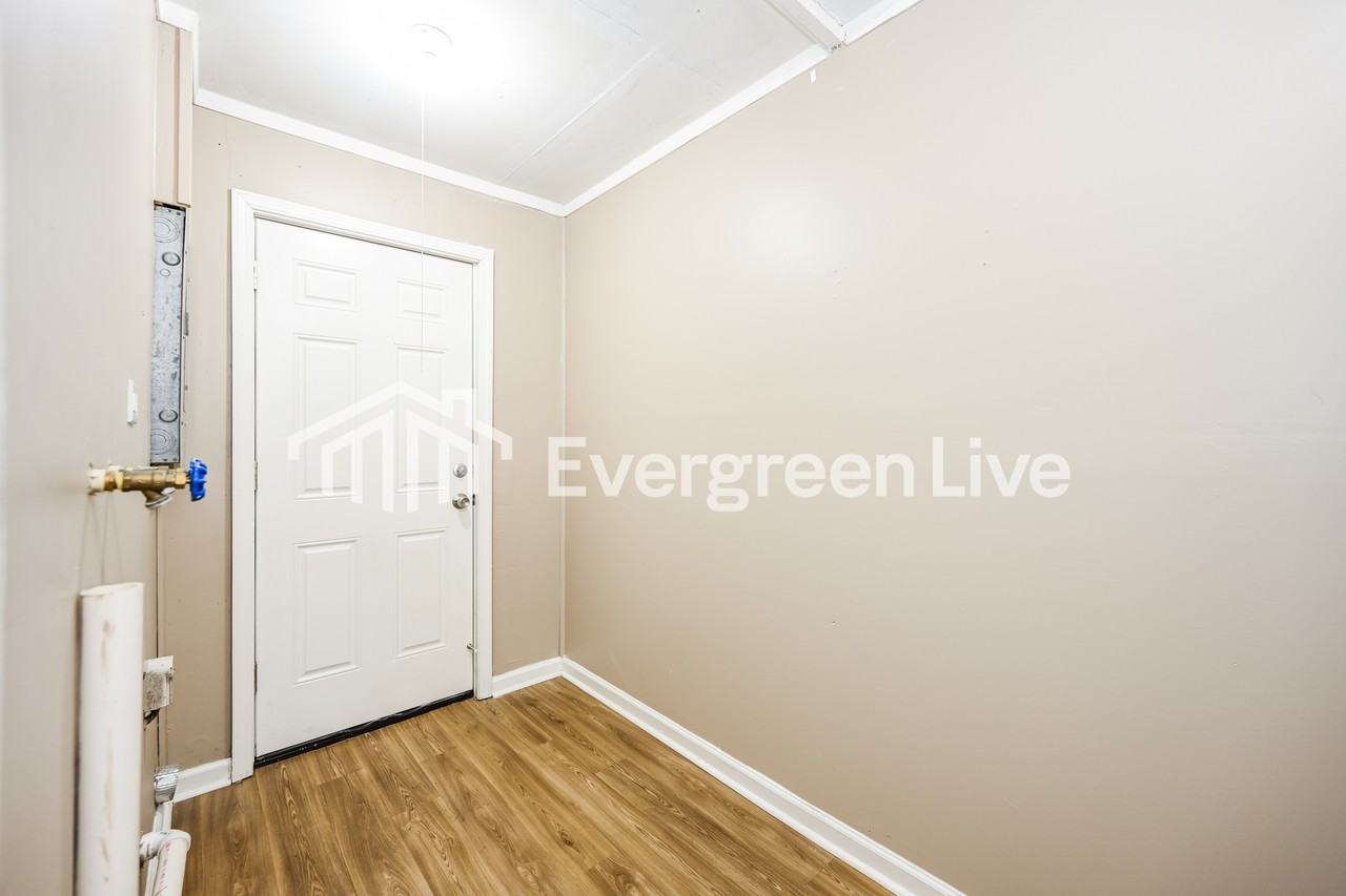 4325 Beechmont Dr - Photo 6 of 15