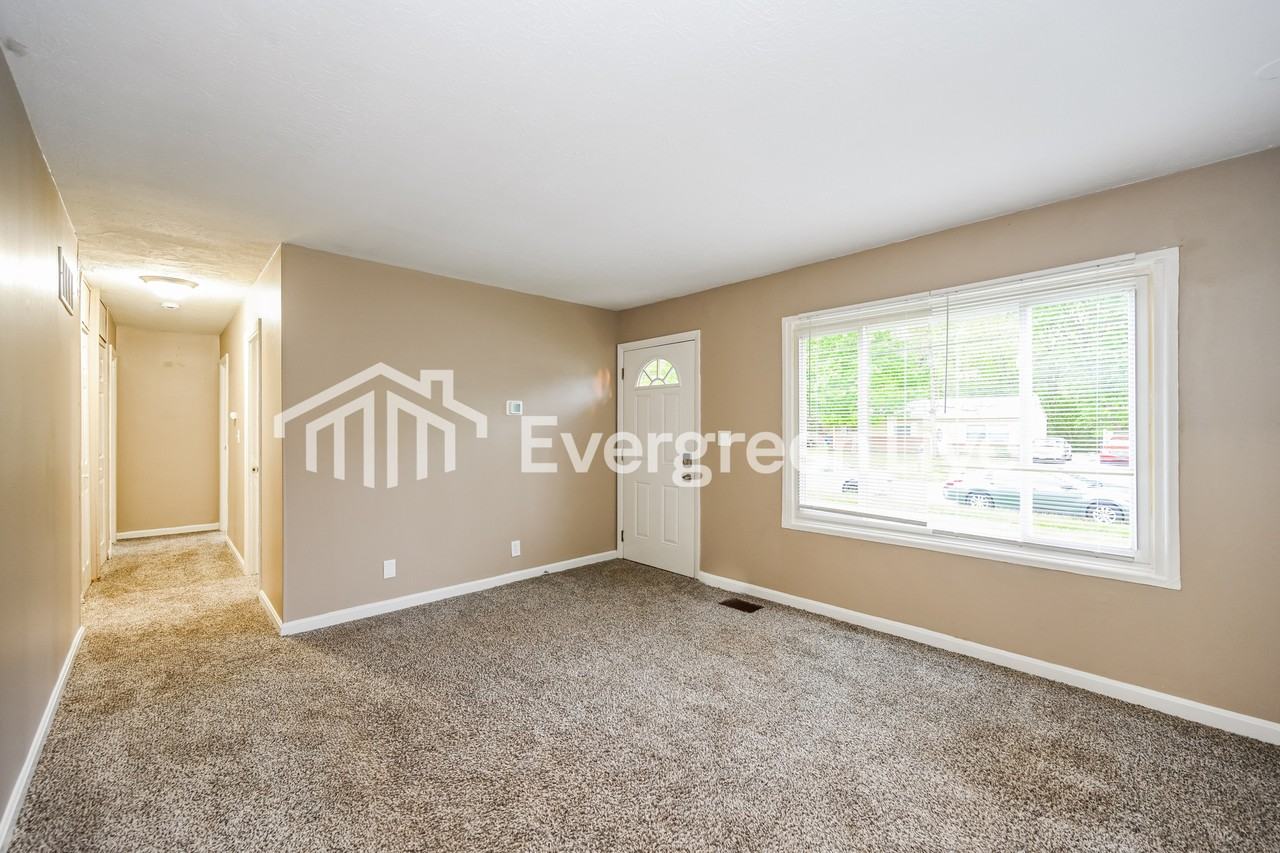 4325 Beechmont Dr - Photo 7 of 15