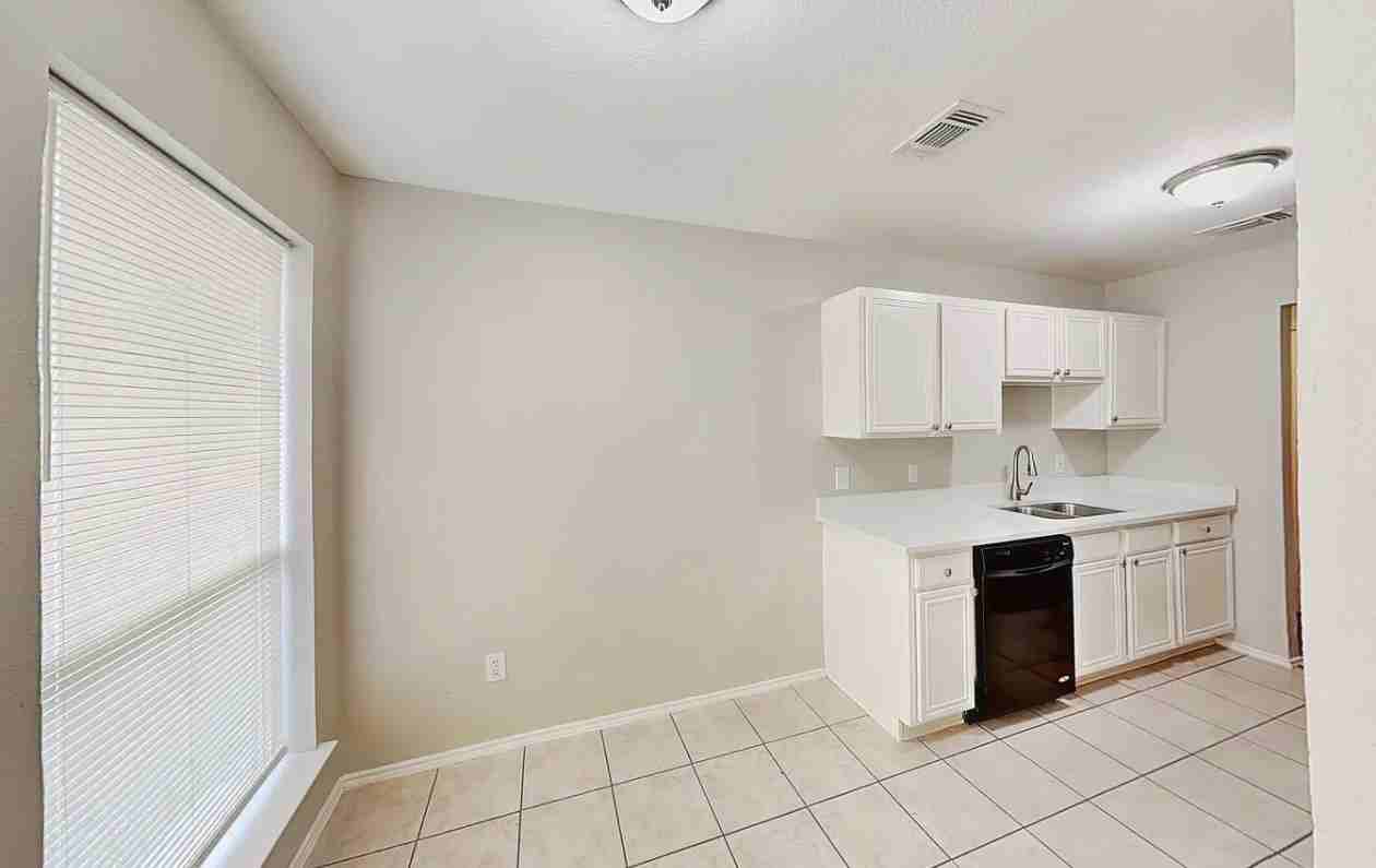 2708 Star Avenue - Photo 2 of 14