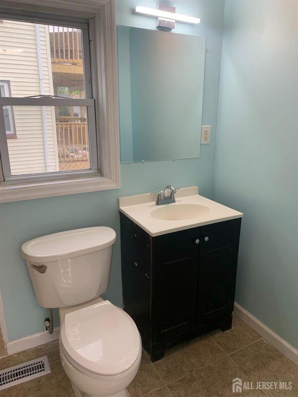 47 Holly St ##1 - Photo 5 of 27