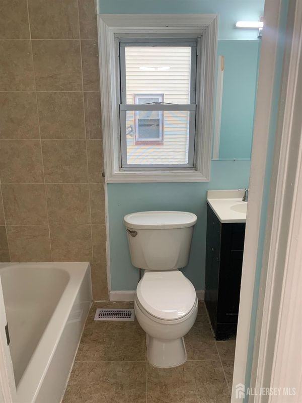 47 Holly St ##1 - Photo 6 of 27