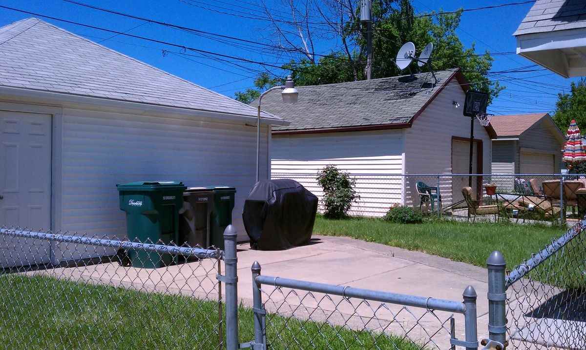 6801 Barrie St - Photo 3 of 26