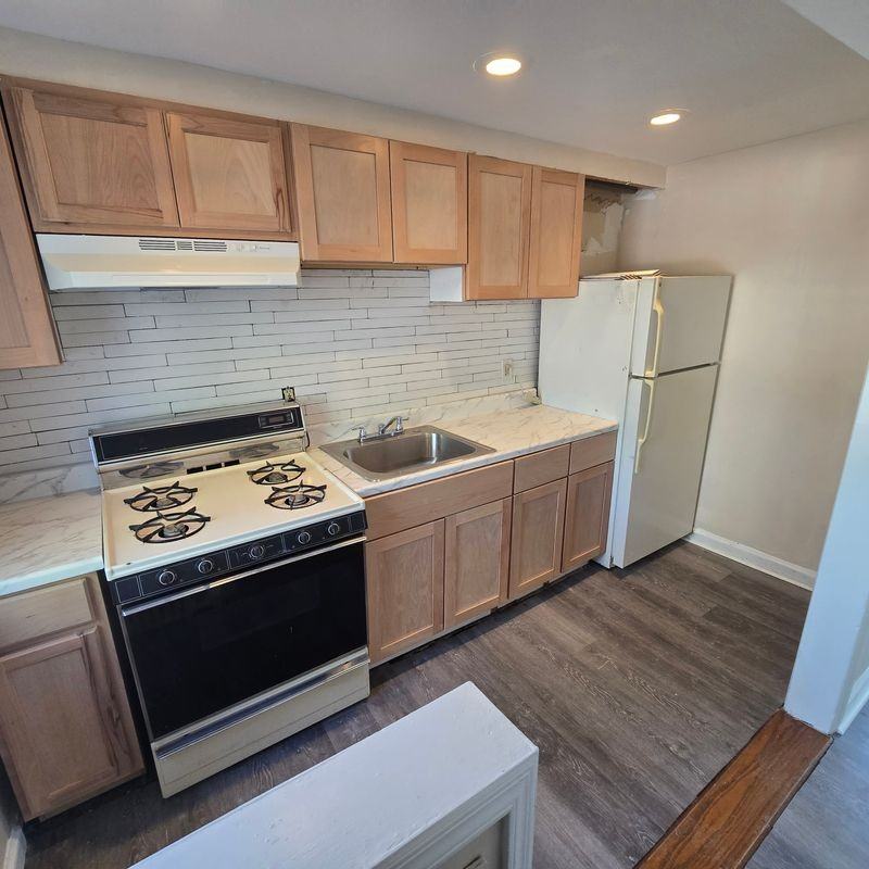 592 Sherman Ave ##D1 - Photo 2 of 9