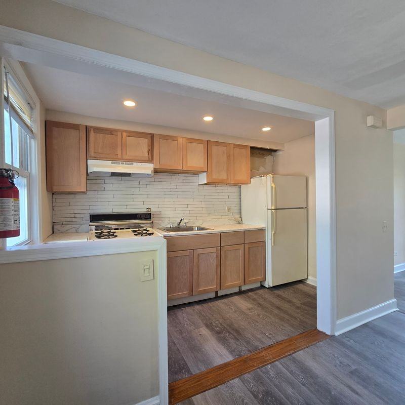 592 Sherman Ave ##D1 - Photo 3 of 9
