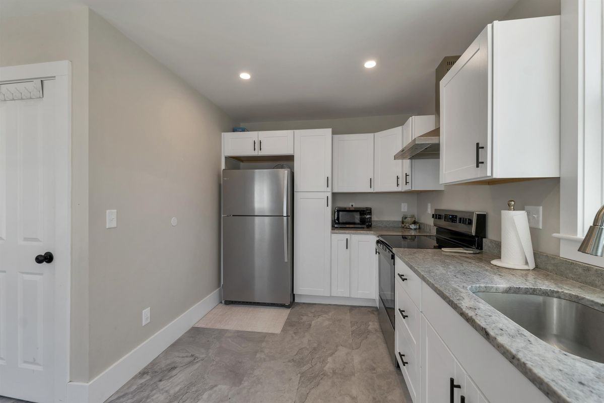 16 Chestnut St - Photo 5 of 31