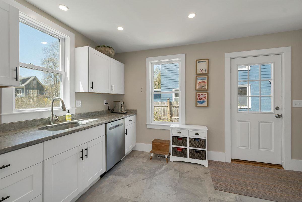 16 Chestnut St - Photo 6 of 31