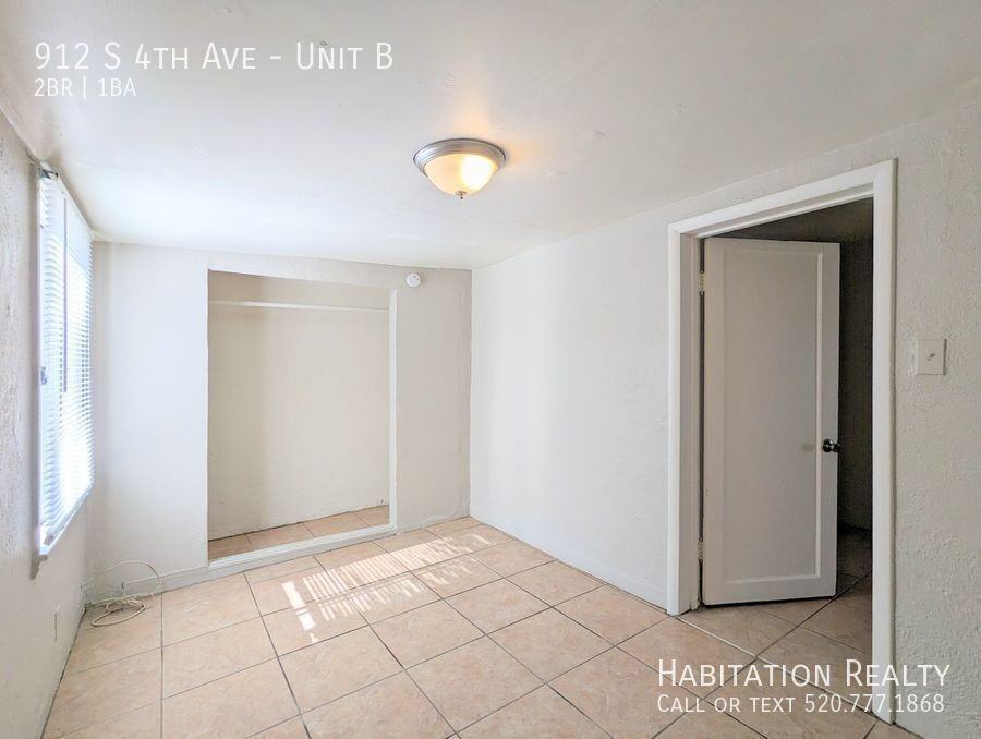 912 S 4th Ave #B - Photo 4 of 12