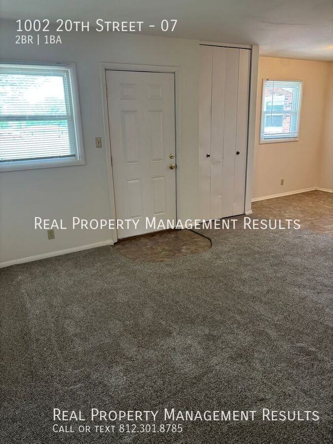 1002 20th St #07 - Photo 2 of 13