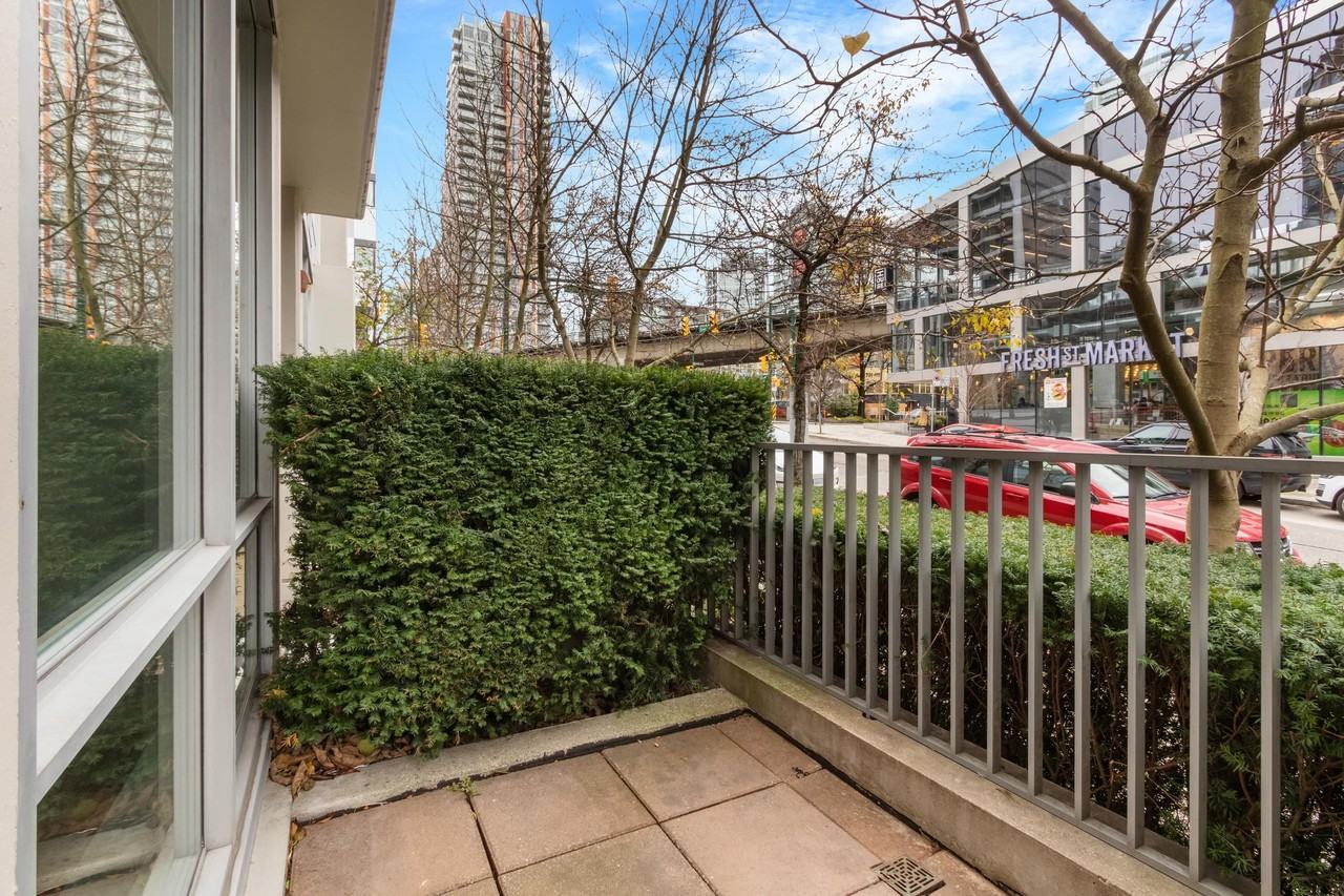 1445 Howe St - Photo 3 of 33