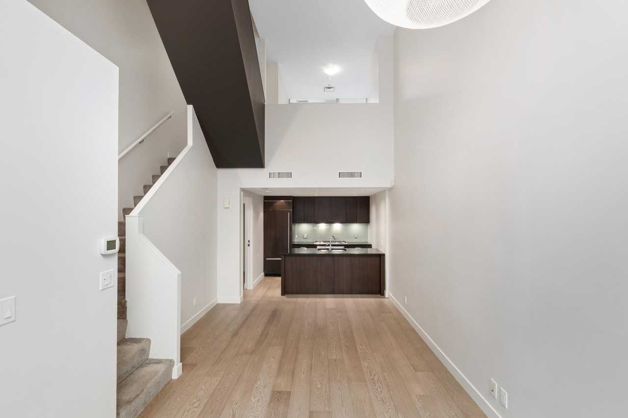 1445 Howe St - Photo 4 of 33