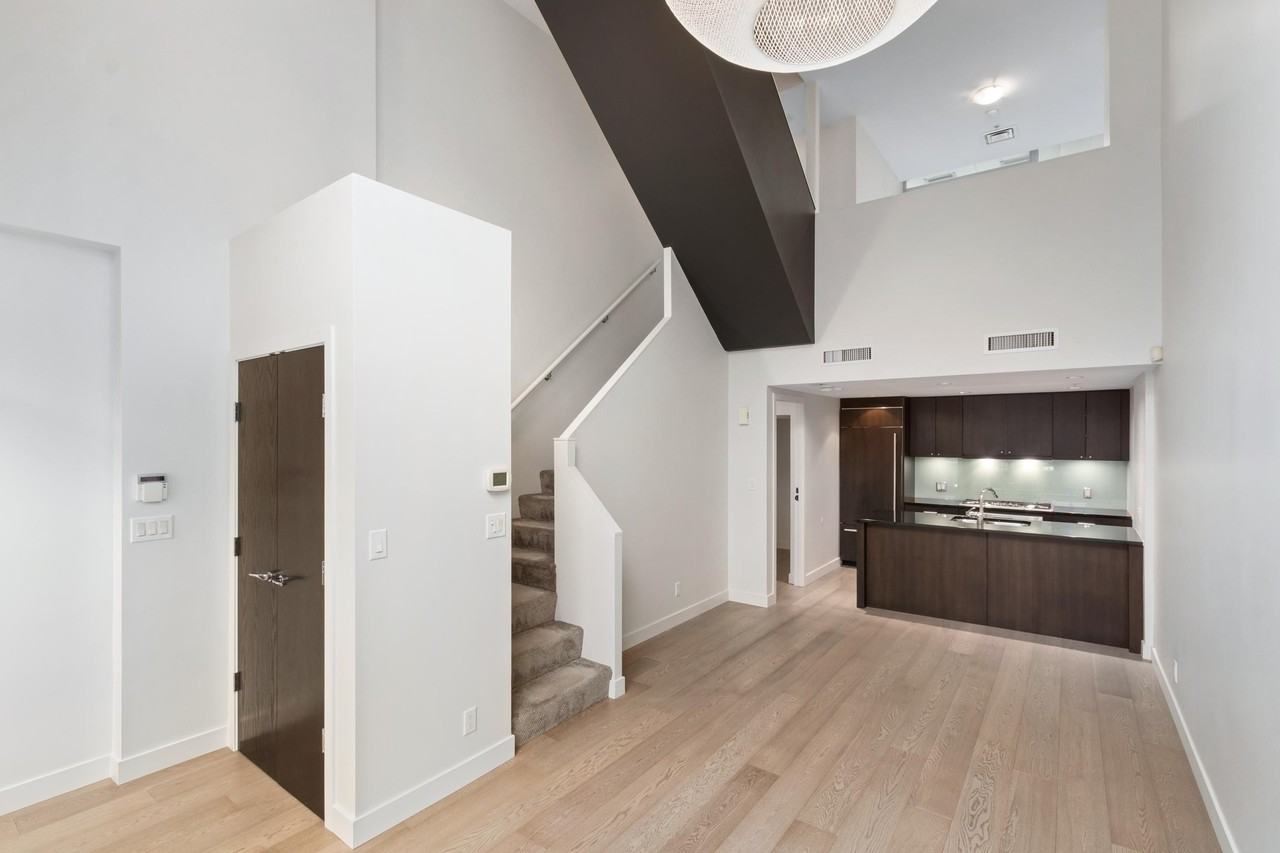1445 Howe St - Photo 5 of 33