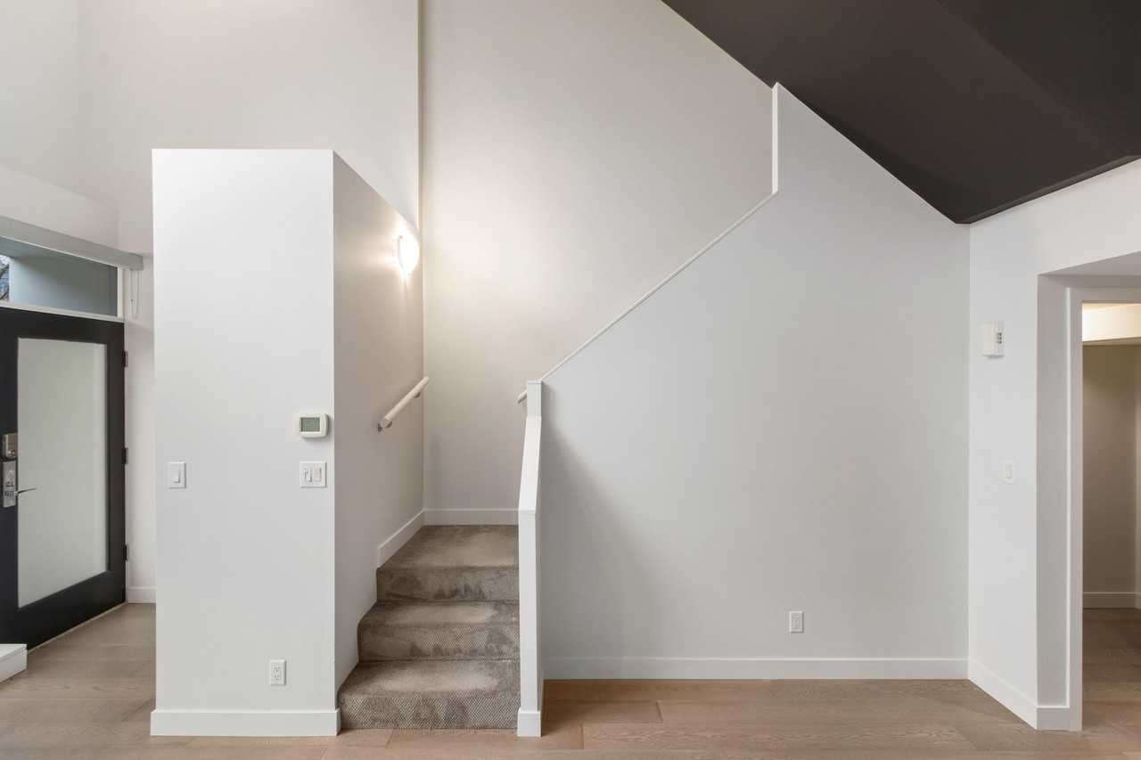 1445 Howe St - Photo 6 of 33