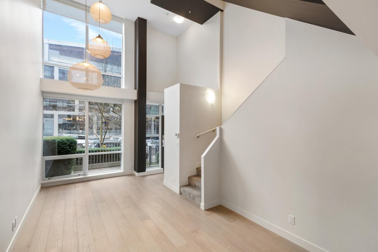 1445 Howe St - Photo 7 of 33