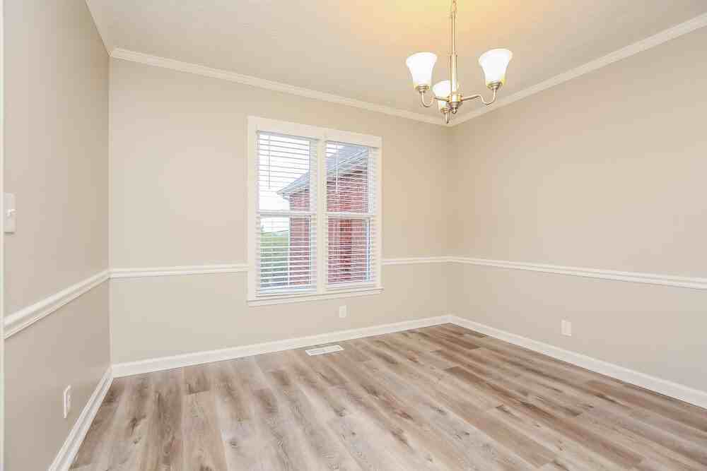 417 Saint Francis Ave - Photo 5 of 17
