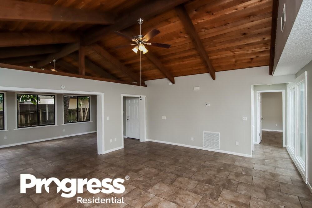225 Bayhead Dr - Photo 5 of 25