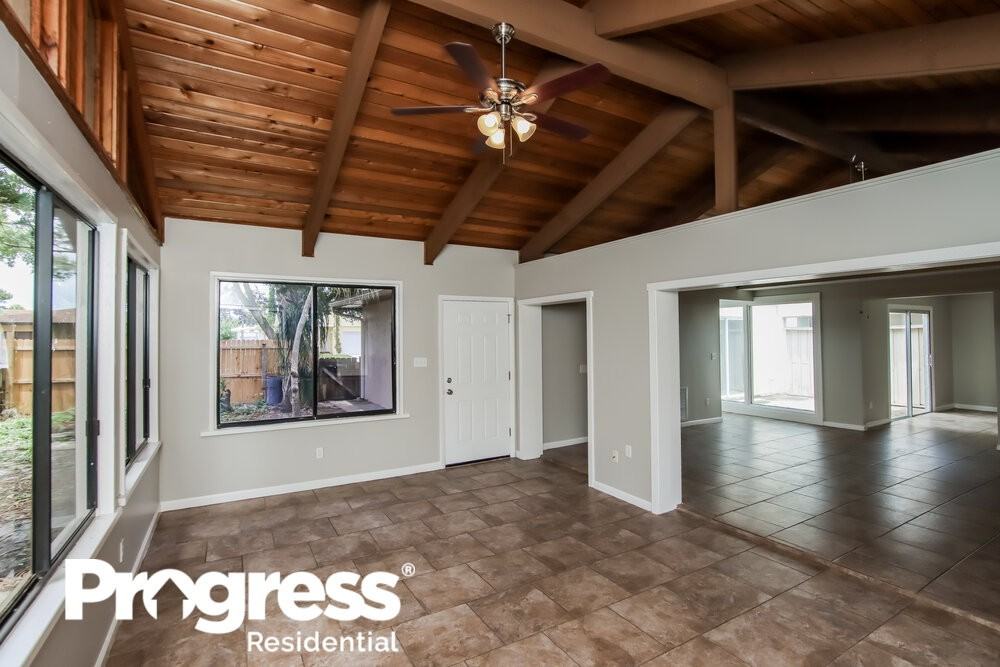 225 Bayhead Dr - Photo 6 of 25