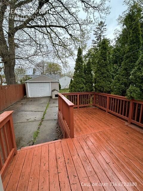 24235 Lexington Ave - Photo 3 of 16
