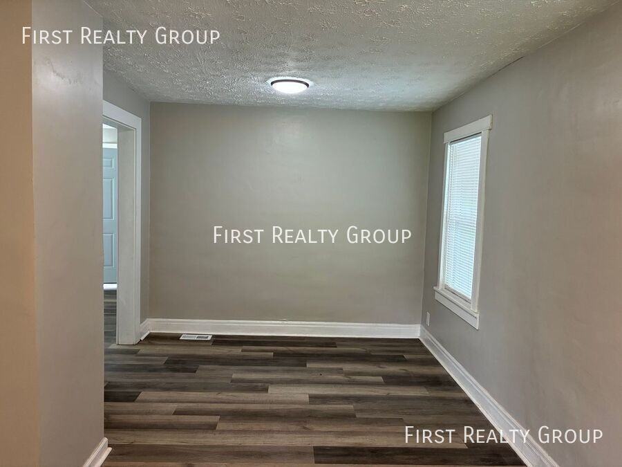 1671 Gummer Ave - Photo 4 of 9