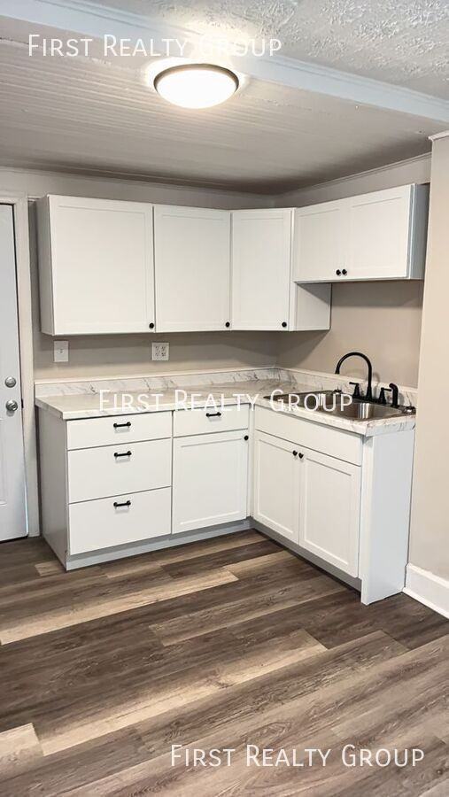 1671 Gummer Ave - Photo 5 of 9