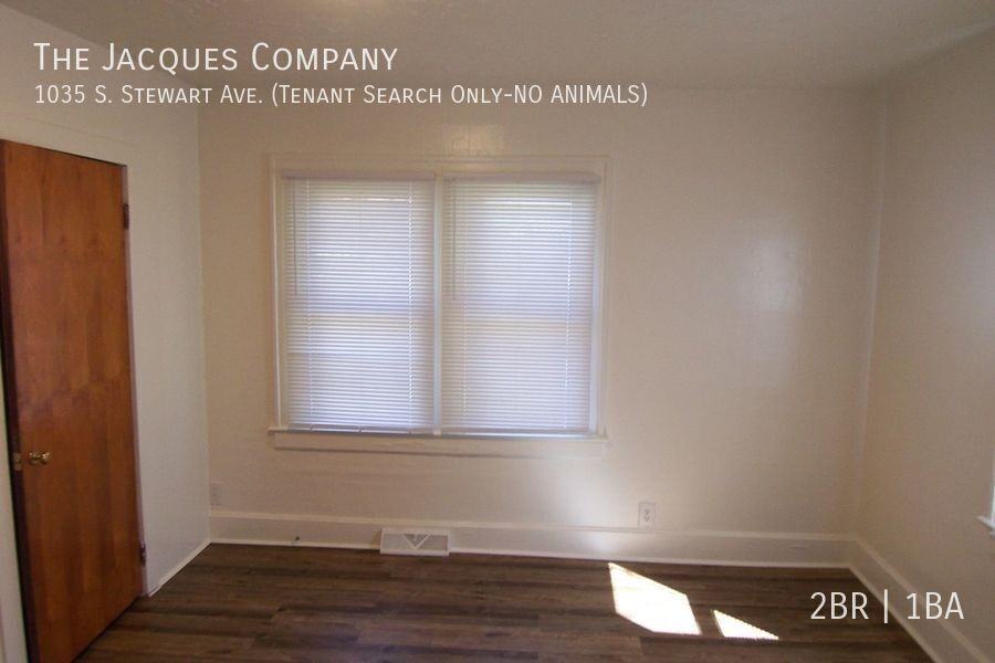 1035 S Stewart Ave - Photo 5 of 9
