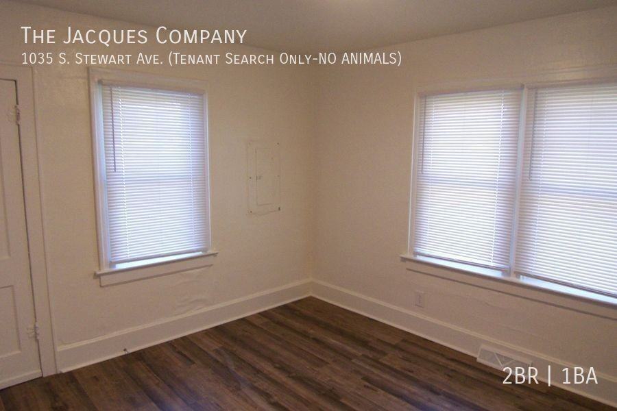 1035 S Stewart Ave - Photo 7 of 9