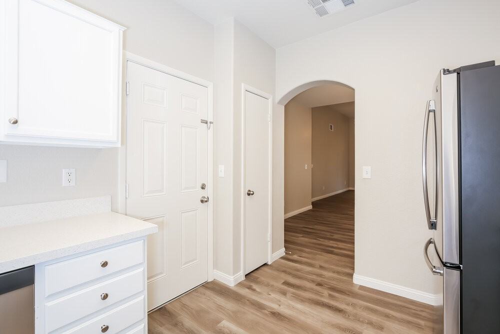 7728 Donald Nelson Ave - Photo 7 of 16