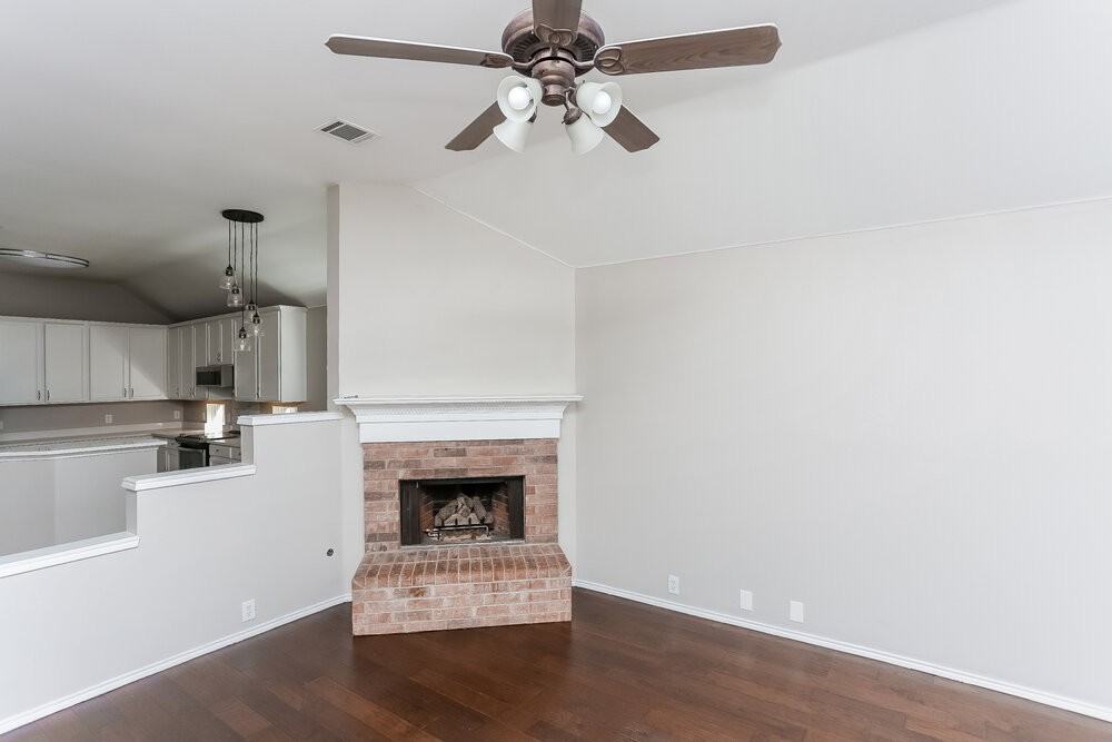 10201 Jessica St - Photo 4 of 16