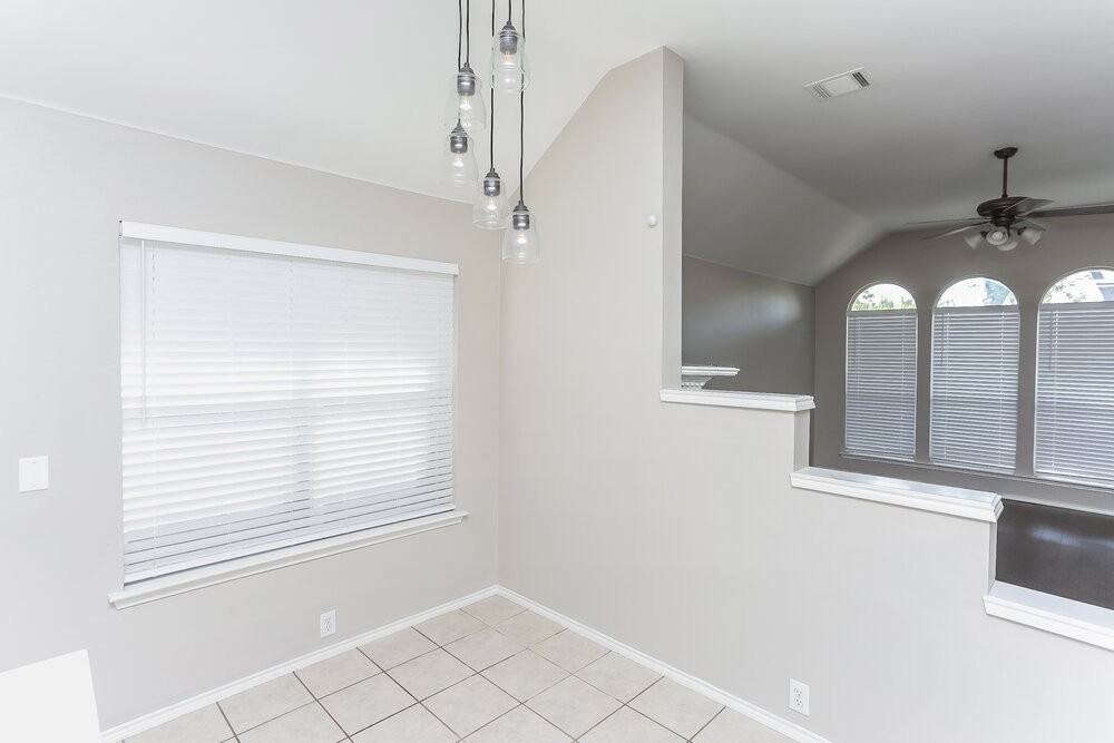 10201 Jessica St - Photo 6 of 16
