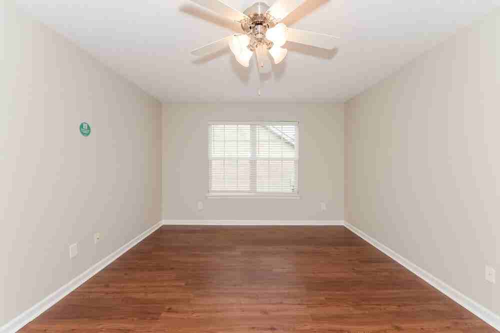 925 Birchmill Pt S - Photo 3 of 16