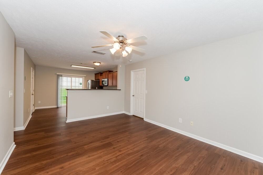 925 Birchmill Pt S - Photo 4 of 16